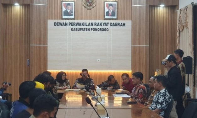 Jawaban DPRD Ponorogo Atas Aksi Masa dari Kasus Koperasi DMS Pulung Ponorogo