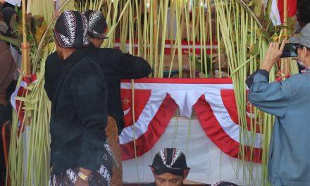 SH Terate Cabang Tulungagung Ikut Andil Dalam Acara Tradisi Labuh Laut. – TERATEAGUNG.OR.ID