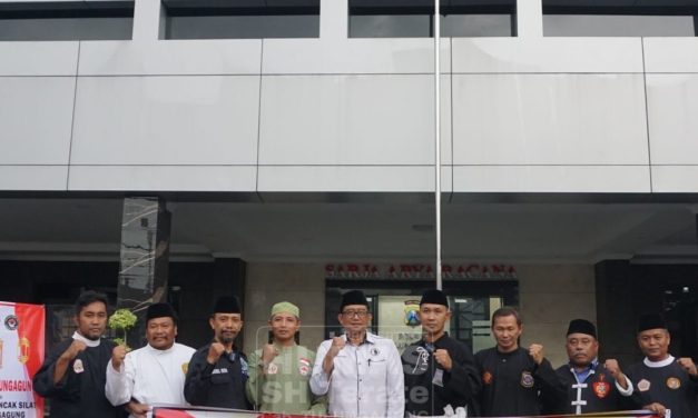 Takjil Ramadhan Polres Tulungagung dan Paguyuban Pencak Silat Kab.Tulungagung – TERATEAGUNG.OR.ID
