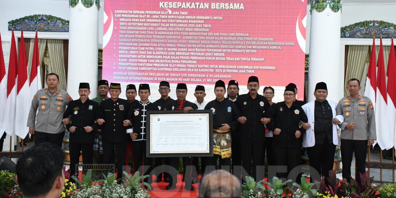 Kangmas Drs. R. Moerdjoko HW bersama 14 Perguruan Silat Madiun di Kukuhkan Satgas Sentot Prawirodirdjo Oleh Kapolda Jatim
