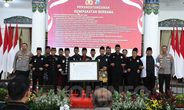 Kangmas Drs. R. Moerdjoko HW bersama 14 Perguruan Silat Madiun di Kukuhkan Satgas Sentot Prawirodirdjo Oleh Kapolda Jatim